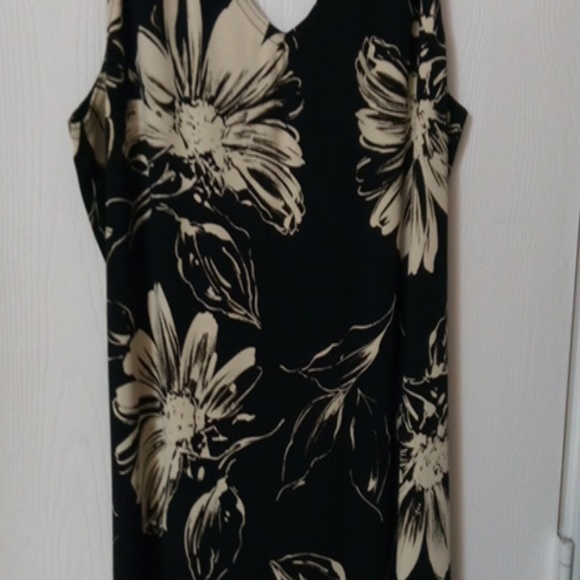 Dress - Picture 3 of 4